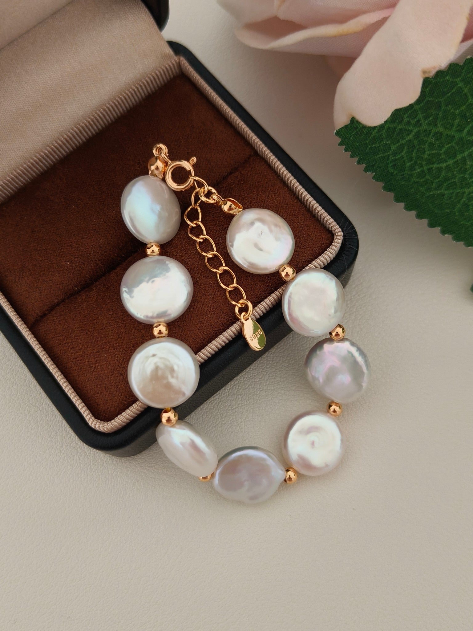 Vera Lustre Selene coin baroque pearl bracelet elegantly presented in a premium gift box, highlighting the high-luster finish.