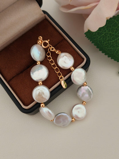 Vera Lustre Selene coin baroque pearl bracelet elegantly presented in a premium gift box, highlighting the high-luster finish.