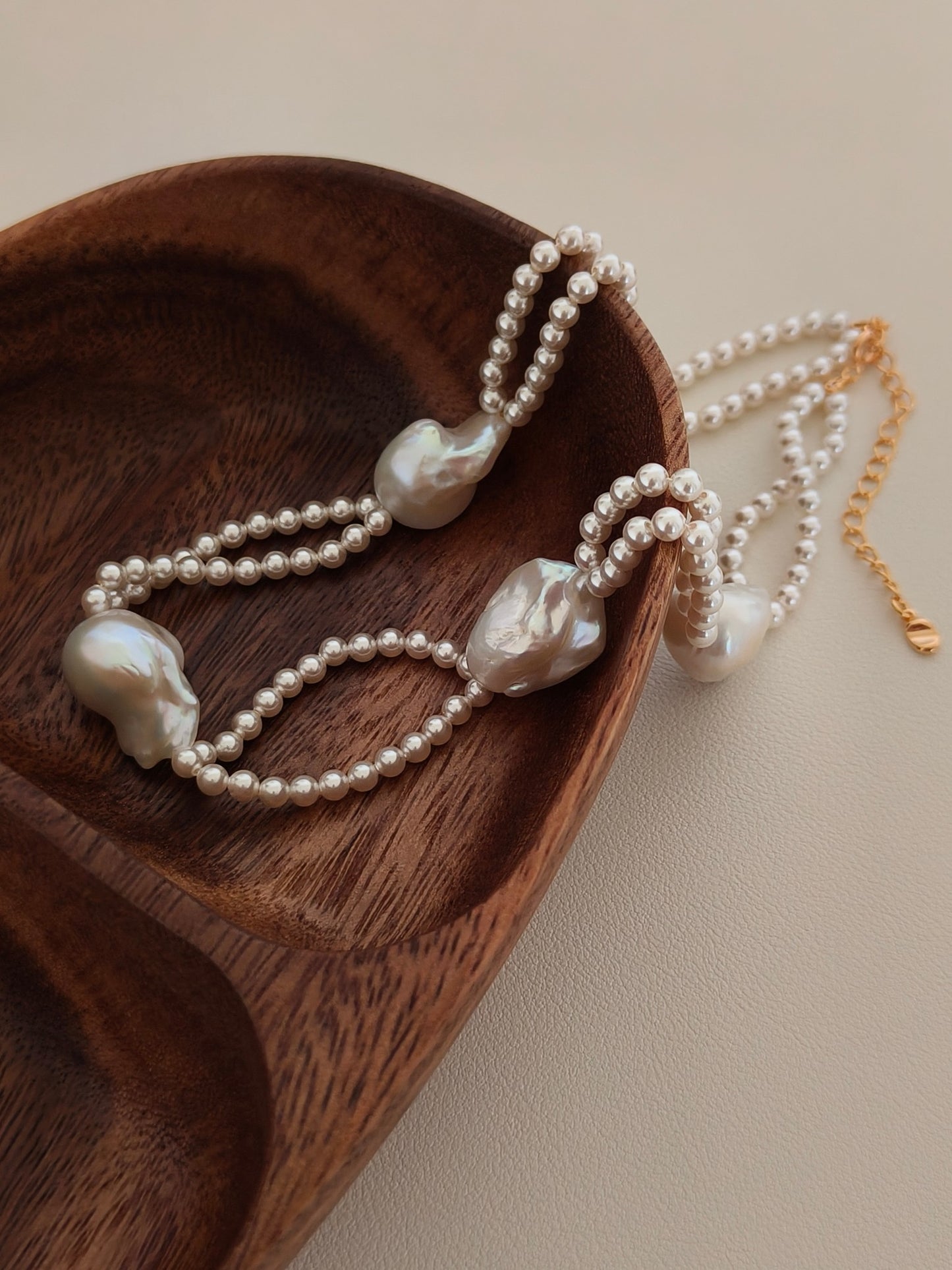 High-luster iridescent finish of the unique freshwater baroque pearls in the Vera Lustre Selene collection.