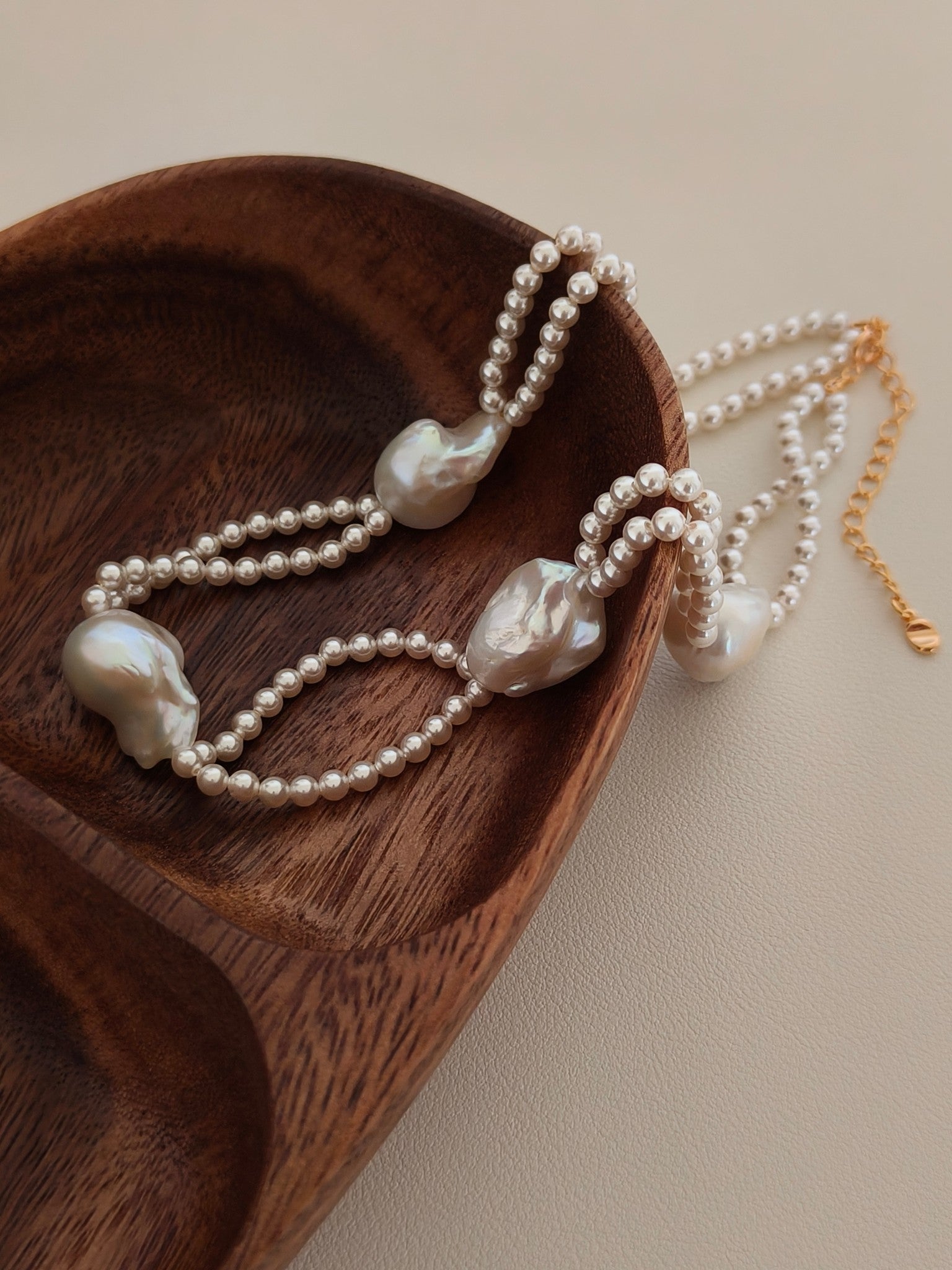 High-luster iridescent finish of the unique freshwater baroque pearls in the Vera Lustre Selene collection.
