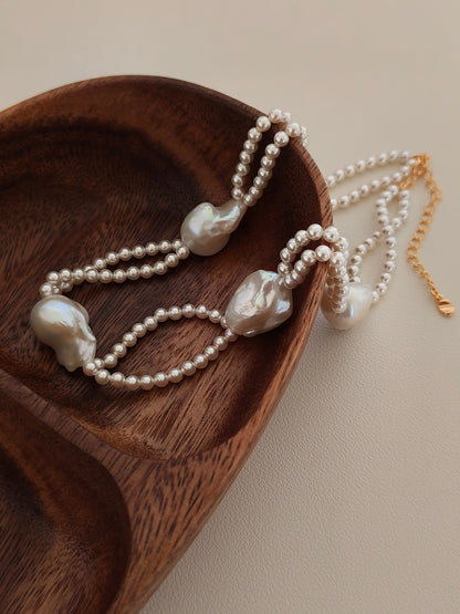High-luster iridescent finish of the unique freshwater baroque pearls in the Vera Lustre Selene collection.