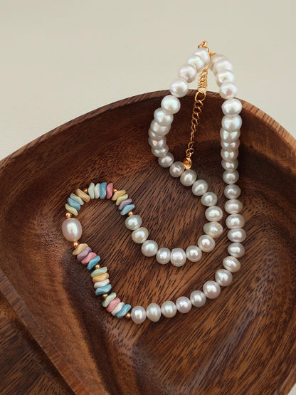 Close-up of the 18K gold vermeil 2.4-inch adjustable extender and hallmark clasp on the Ondine pearl necklace.