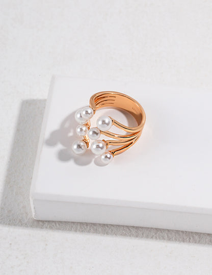 A clean product photo of the Sia ring in White Gold (Platinum finish), showcasing a cool, contemporary aesthetic and the brilliant reflective surface of the S925 silver.