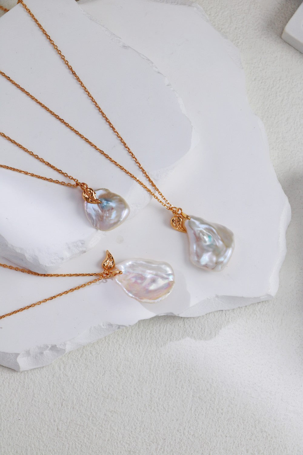 A secondary product angle of the Flora pendant, highlighting the creamy iridescence and the secure S925 silver bail. This visual reinforces the premium quality and hand-selected nature of the materials.