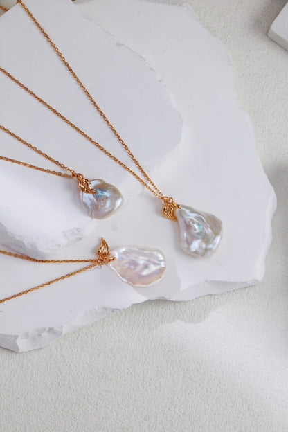 A secondary product angle of the Flora pendant, highlighting the creamy iridescence and the secure S925 silver bail. This visual reinforces the premium quality and hand-selected nature of the materials.