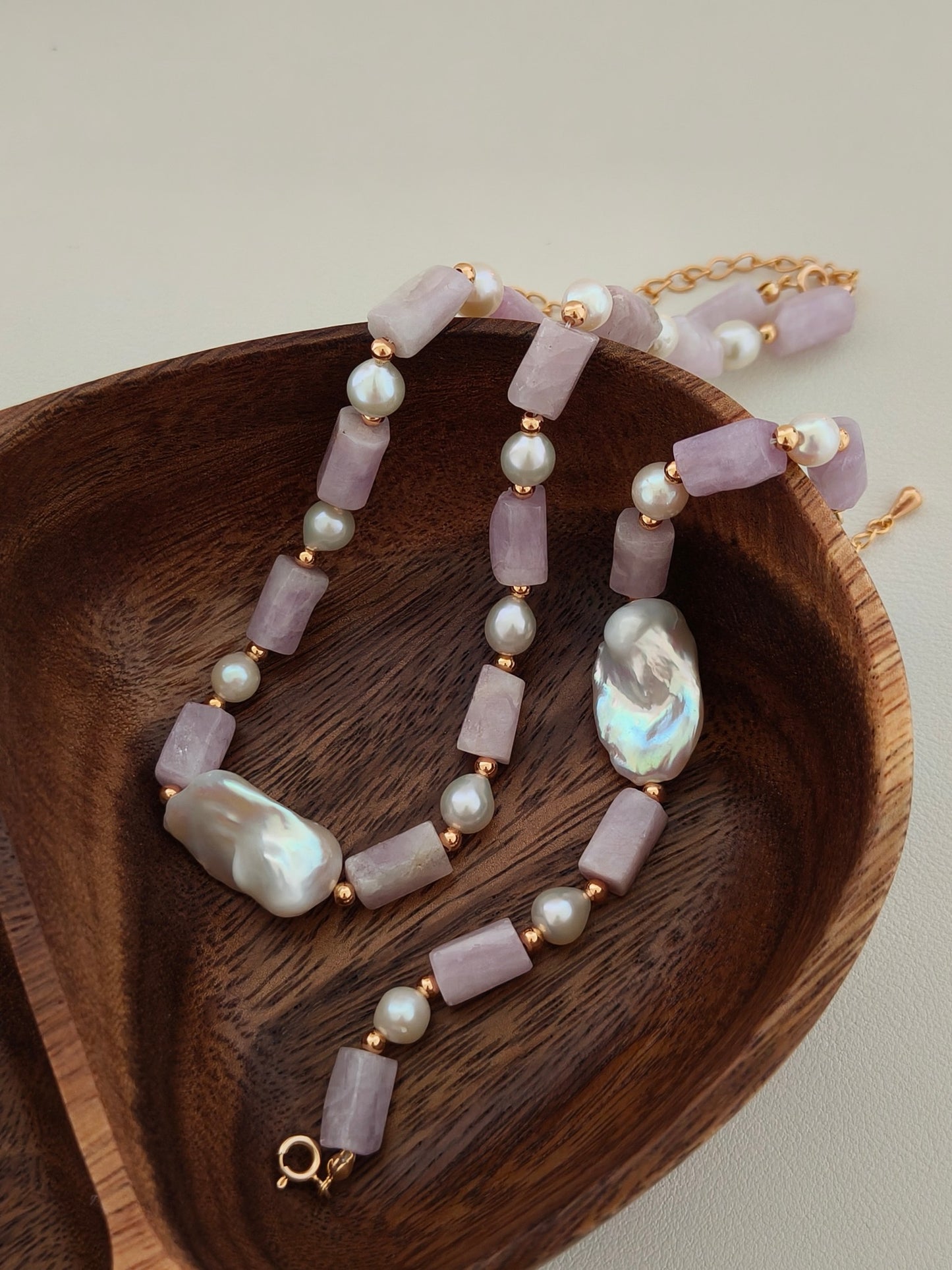 A curated flat lay of the Amoris jewelry set, featuring the matching necklace and coordinated pearl pieces. This visual encourages luxury gift set purchases, highlighting the cohesive "Love & Healing" theme of the Vera Lustre collection.