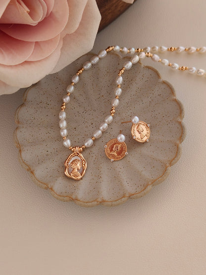 A detailed macro shot of the 4-5mm natural pearls, showcasing their high-luster surface and consistent shape. The focus on the vintage gold medallion relief reinforces the product's premium value and its status as a durable, hypoallergenic accessory for sensitive skin.
