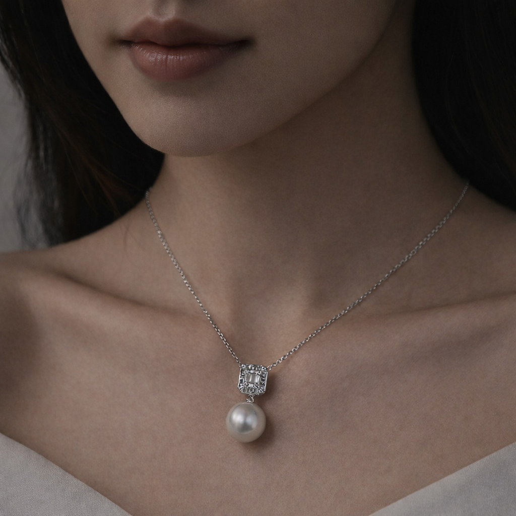 Model wearing VÉRA LUSTRE 13-14mm Edison pearl necklace at collarbone length (18 inch), showcasing minimalist elegance.