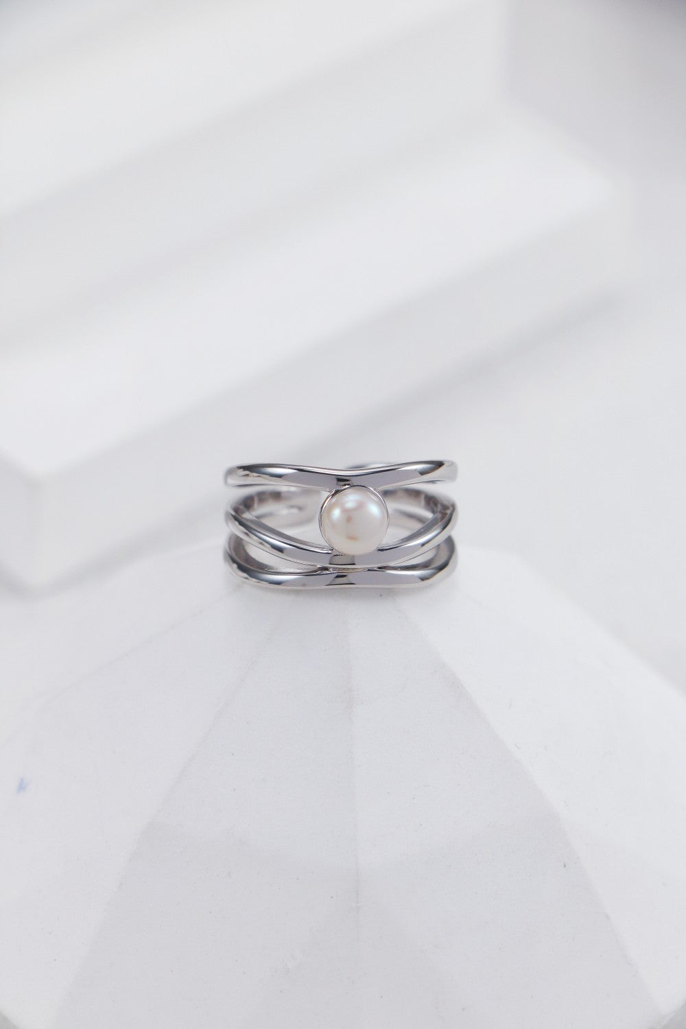 A high-definition shot of the Clara ring in White Gold (Platinum finish), emphasizing its sleek, mirror-like shine and cool-toned elegance.