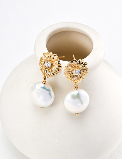 A secondary product angle focusing on the unique, organic textures of the natural freshwater pearls, targeting customers looking for one-of-a-kind statement earrings.