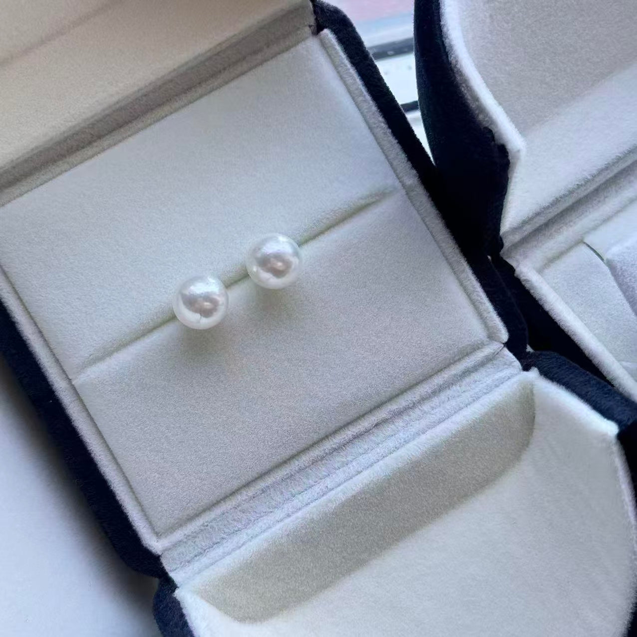 8–9mm Akoya Saltwater Pearl Stud Earrings in 18K Gold